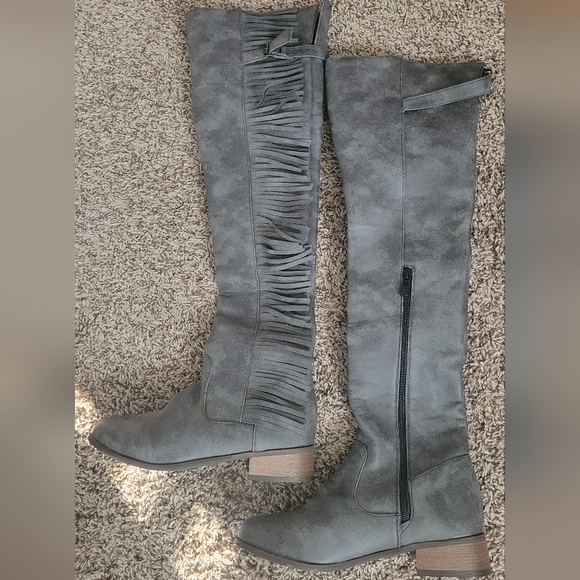 Low heal above the knee Boots - Picture 2 of 4